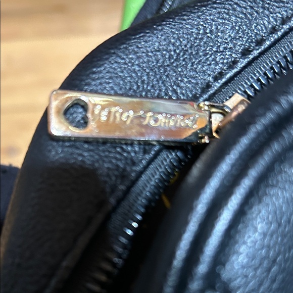 Betsey Johnson Quilted Heart Backpack with Gold Chain - Picture 4 of 7